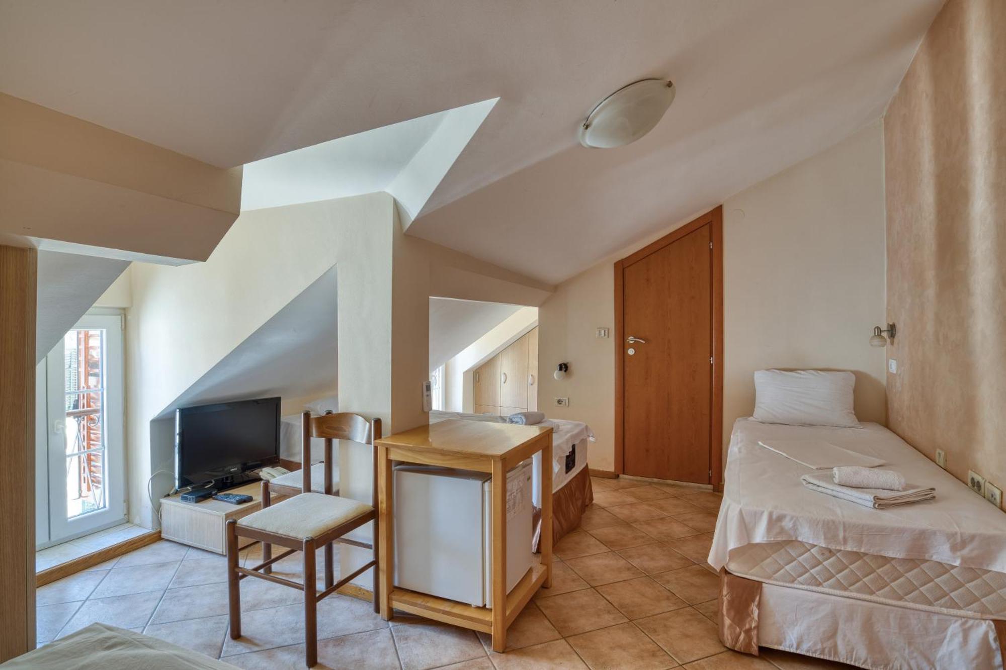 Hotel Rendez Vous Kotor Bagian luar foto