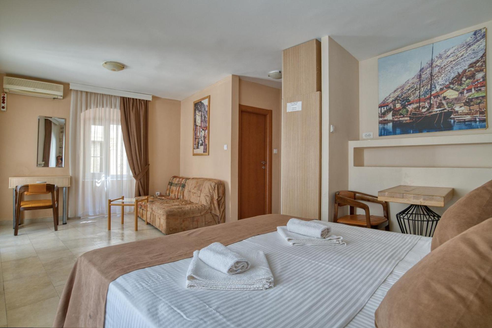 Hotel Rendez Vous Kotor Bagian luar foto