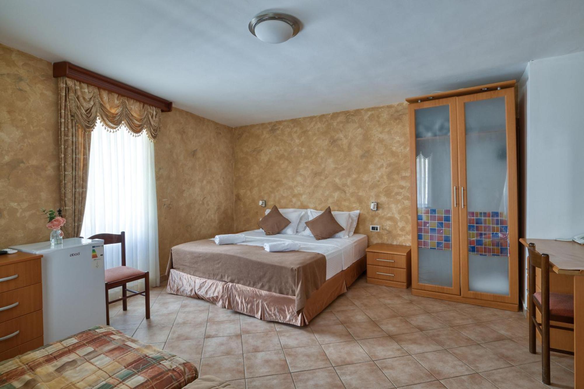 Hotel Rendez Vous Kotor Bagian luar foto