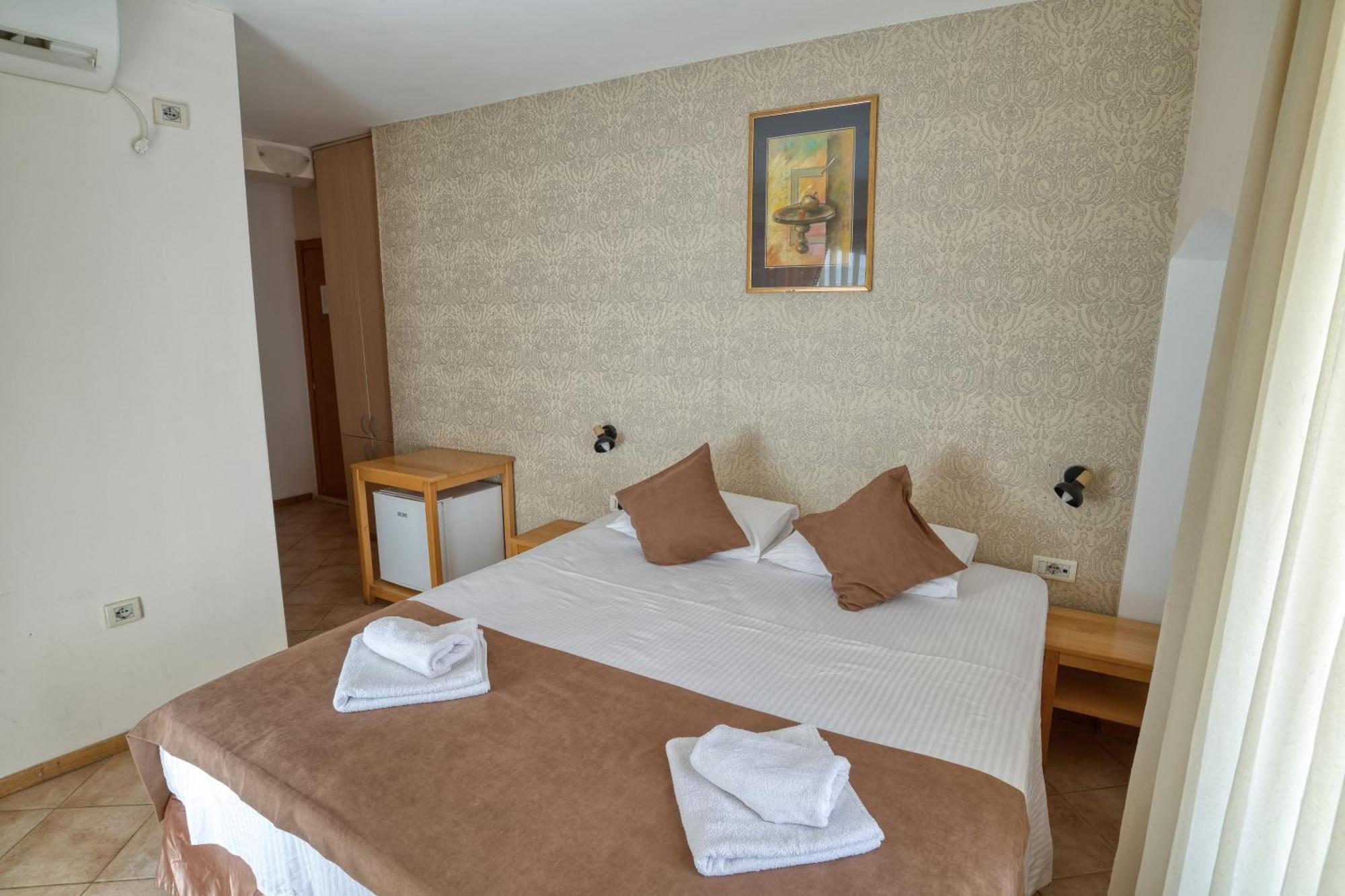 Hotel Rendez Vous Kotor Bagian luar foto
