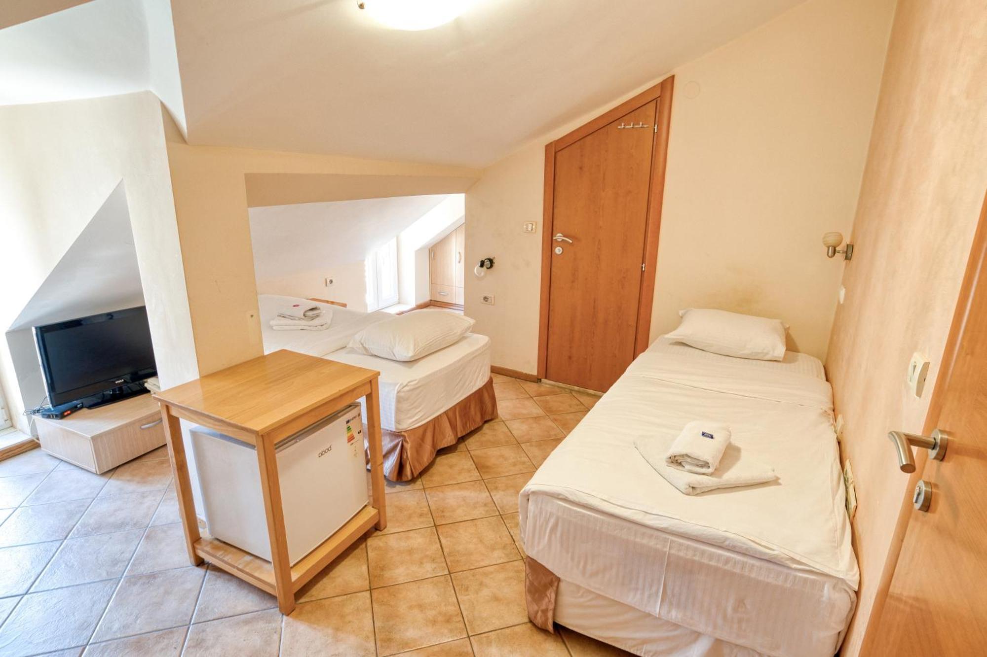Hotel Rendez Vous Kotor Bagian luar foto