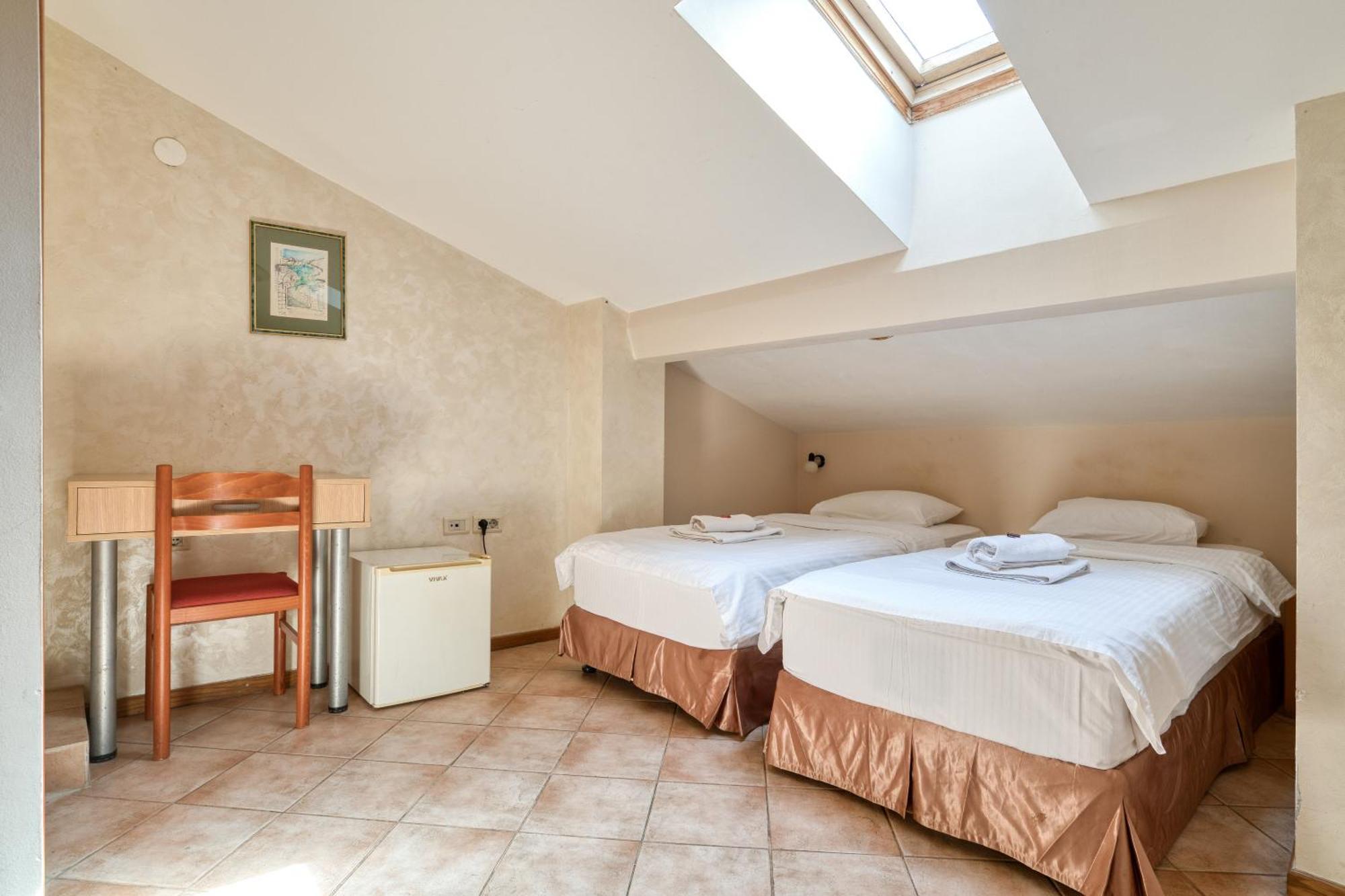 Hotel Rendez Vous Kotor Bagian luar foto