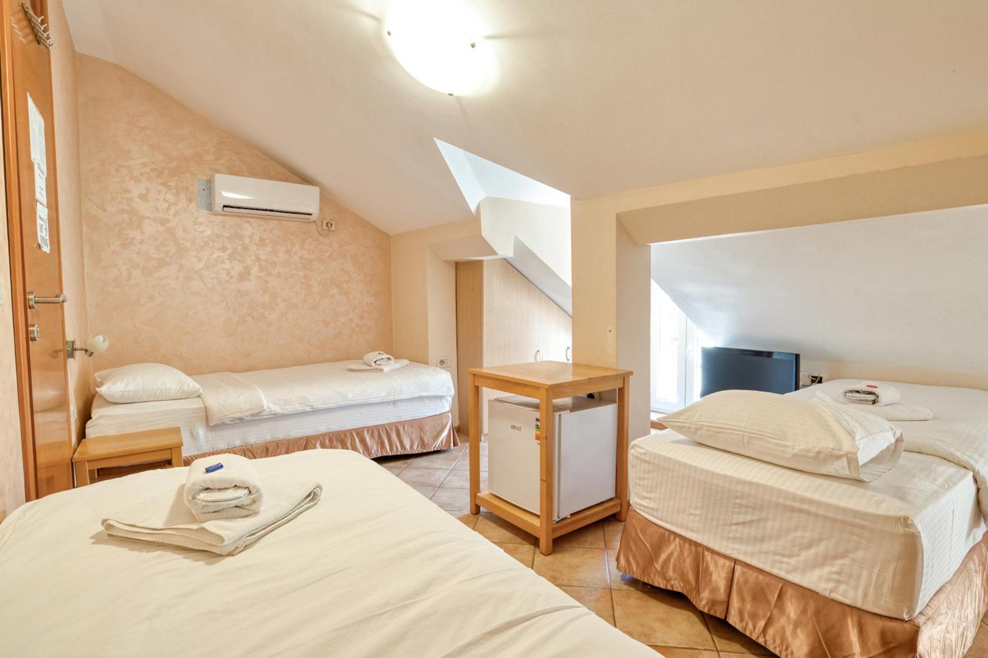 Hotel Rendez Vous Kotor Bagian luar foto