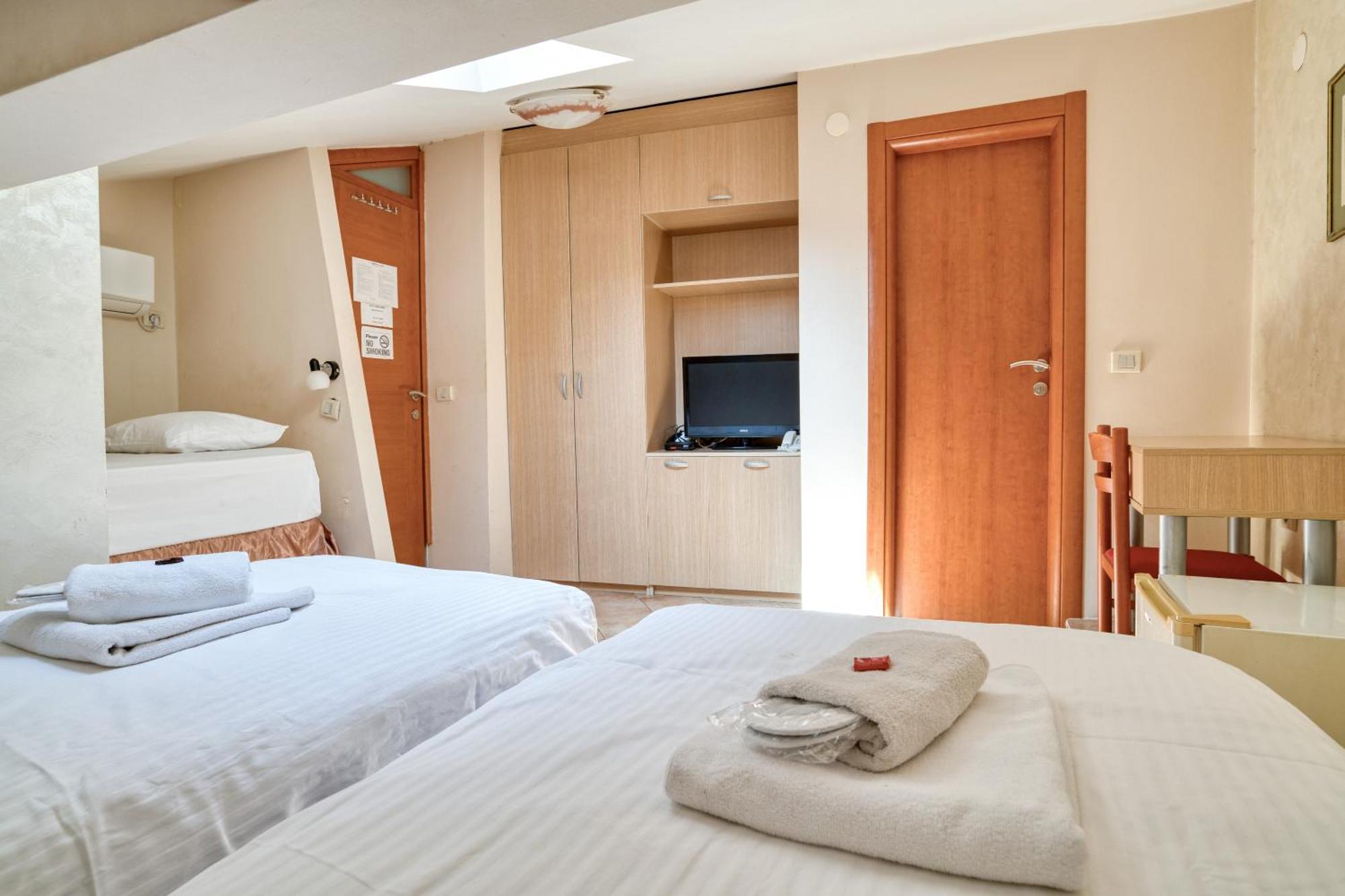 Hotel Rendez Vous Kotor Bagian luar foto