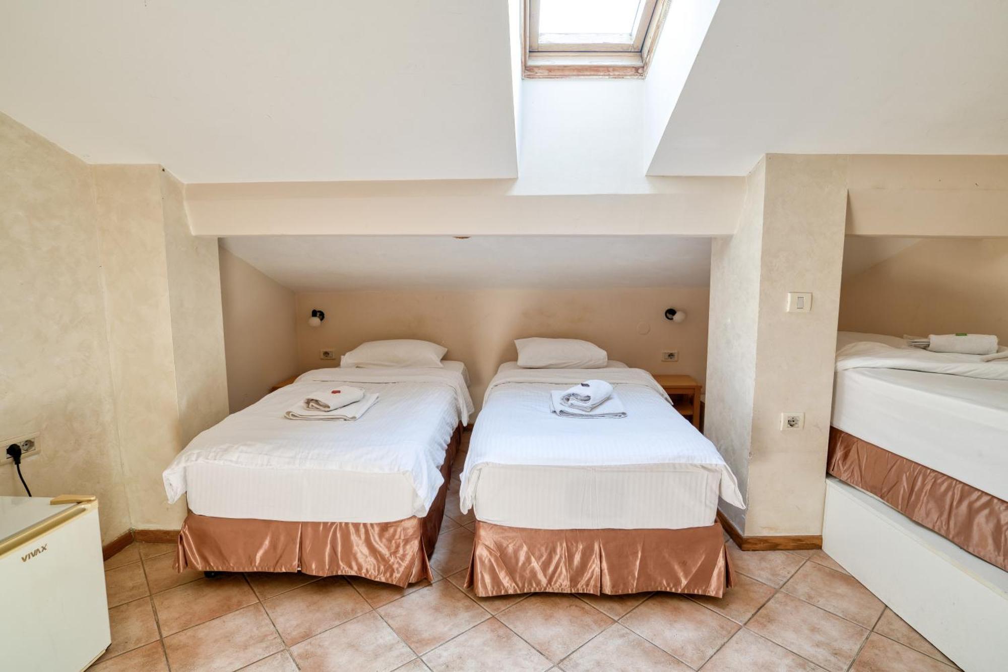 Hotel Rendez Vous Kotor Bagian luar foto