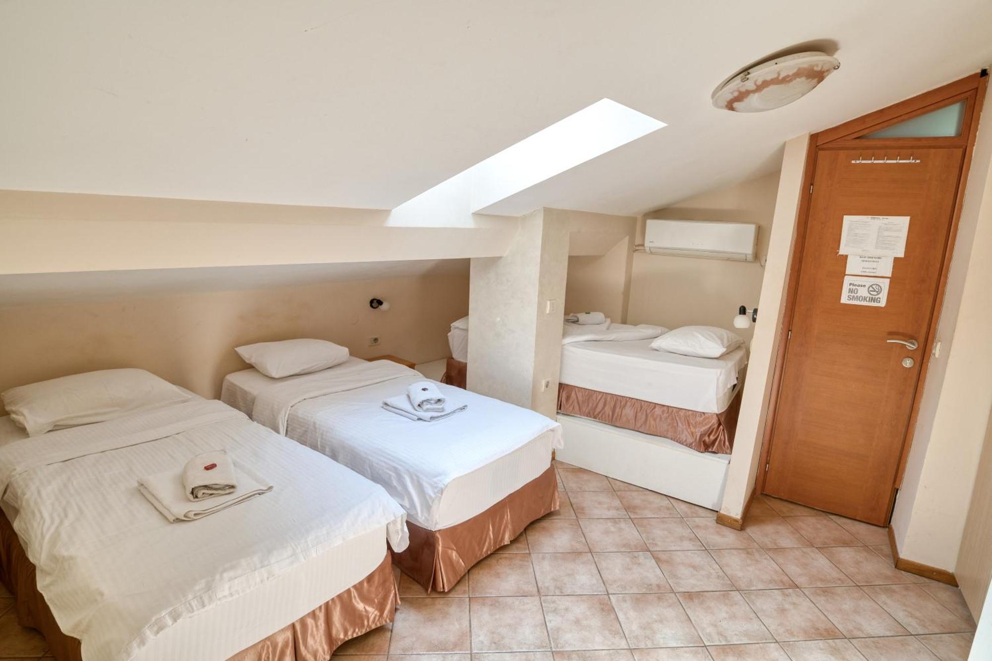 Hotel Rendez Vous Kotor Bagian luar foto