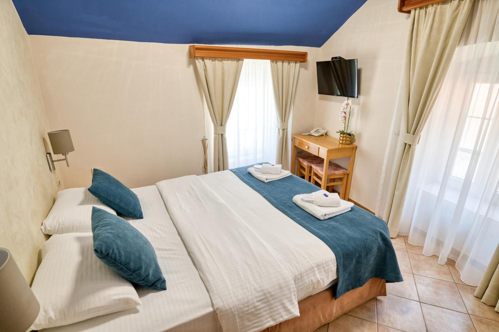 Hotel Rendez Vous Kotor Bagian luar foto