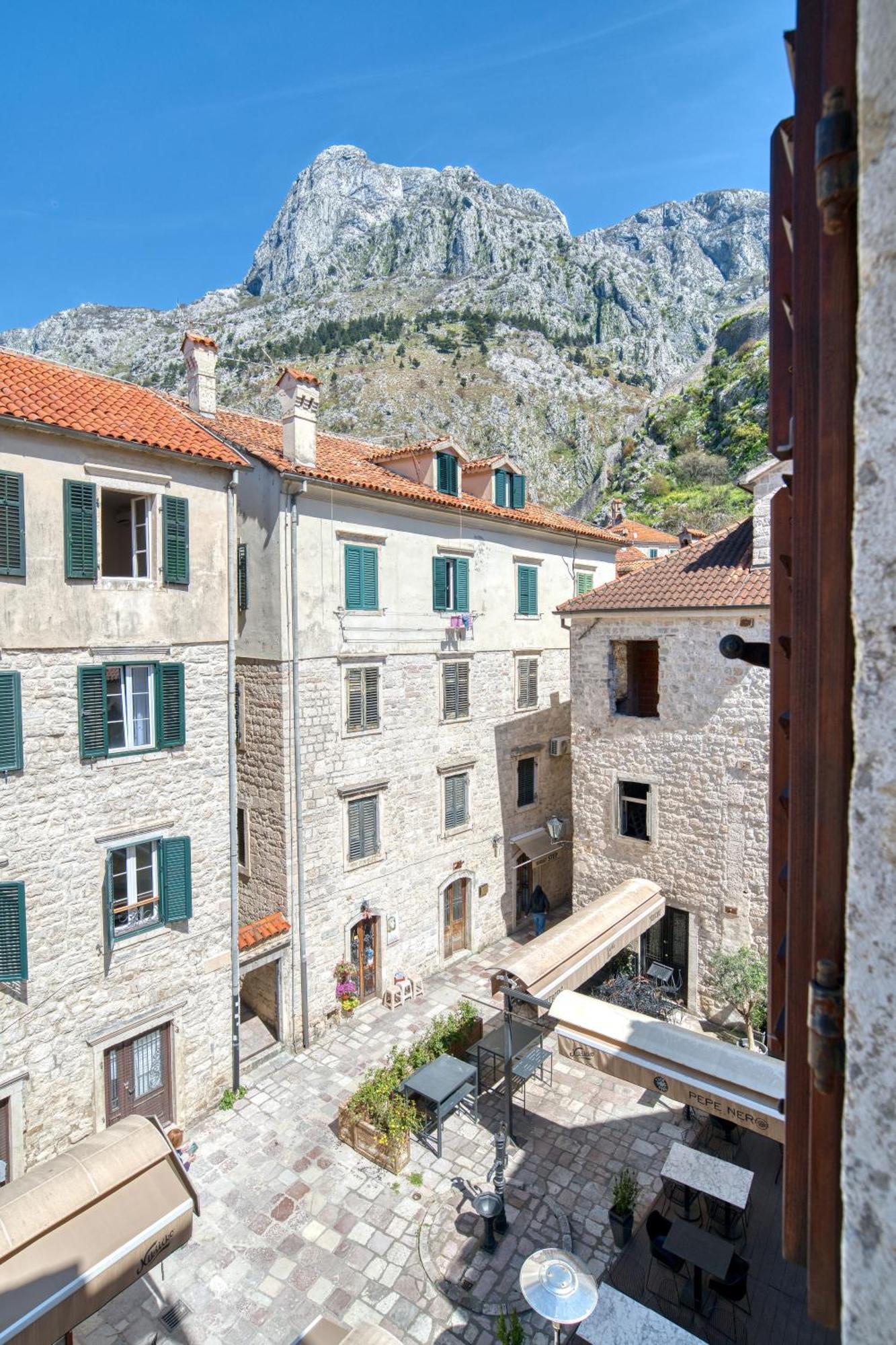 Hotel Rendez Vous Kotor Bagian luar foto