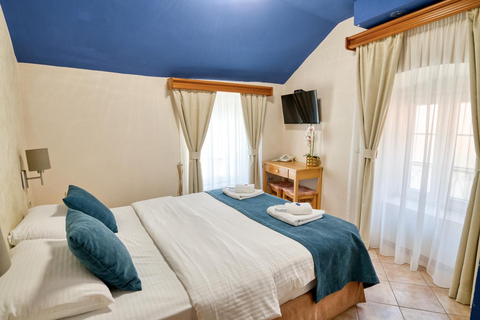 Hotel Rendez Vous Kotor Bagian luar foto