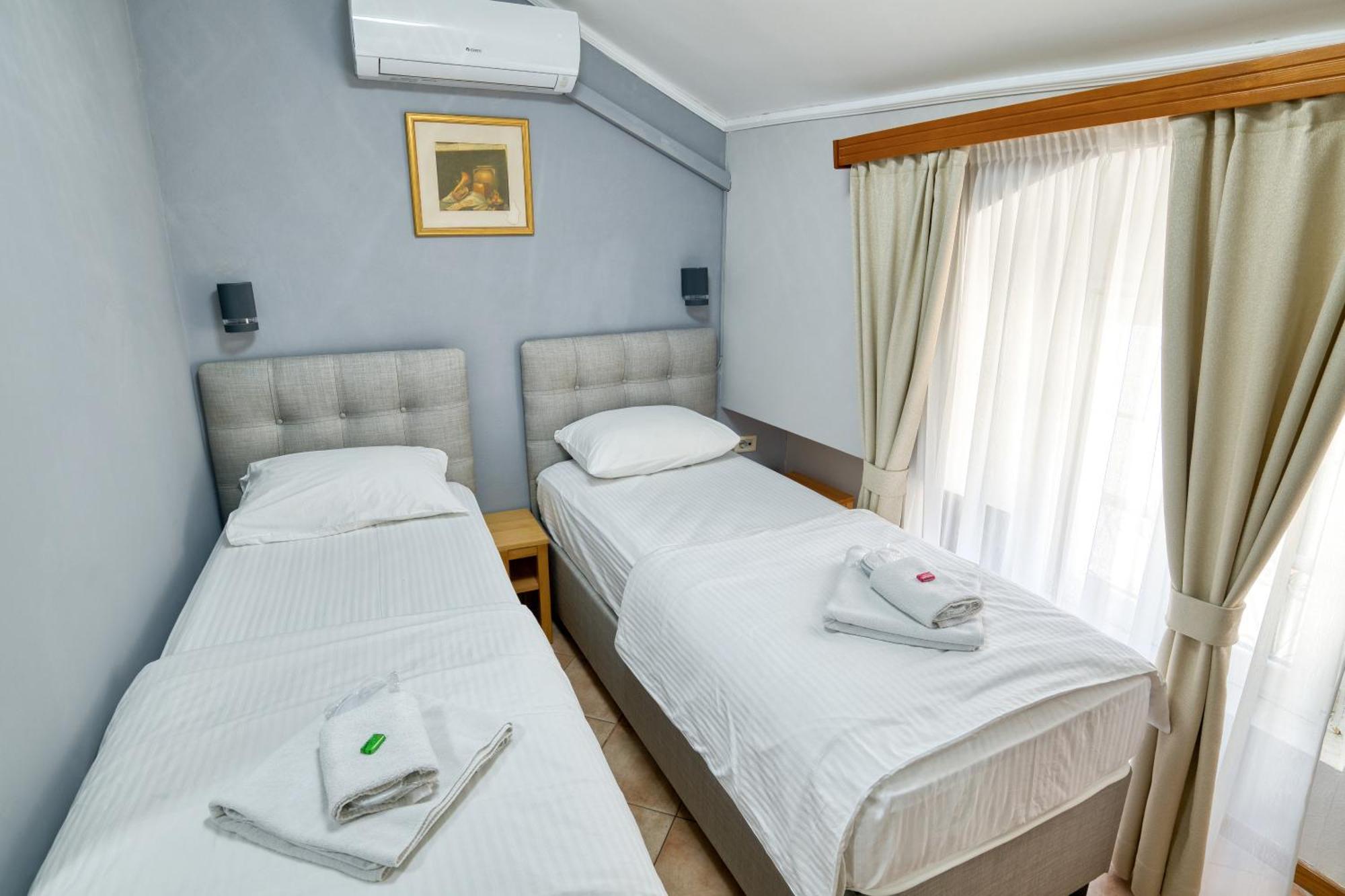 Hotel Rendez Vous Kotor Bagian luar foto