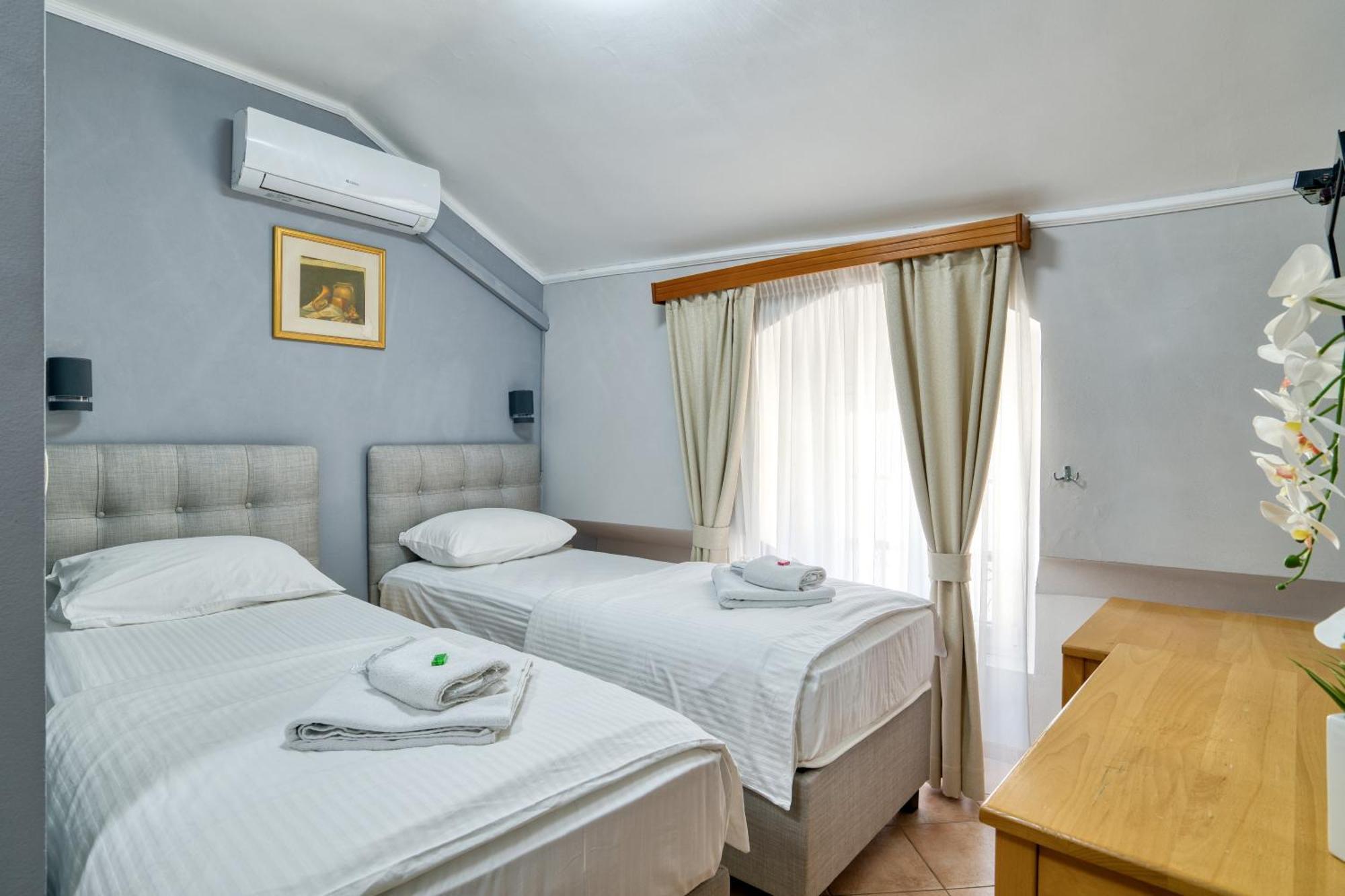 Hotel Rendez Vous Kotor Bagian luar foto
