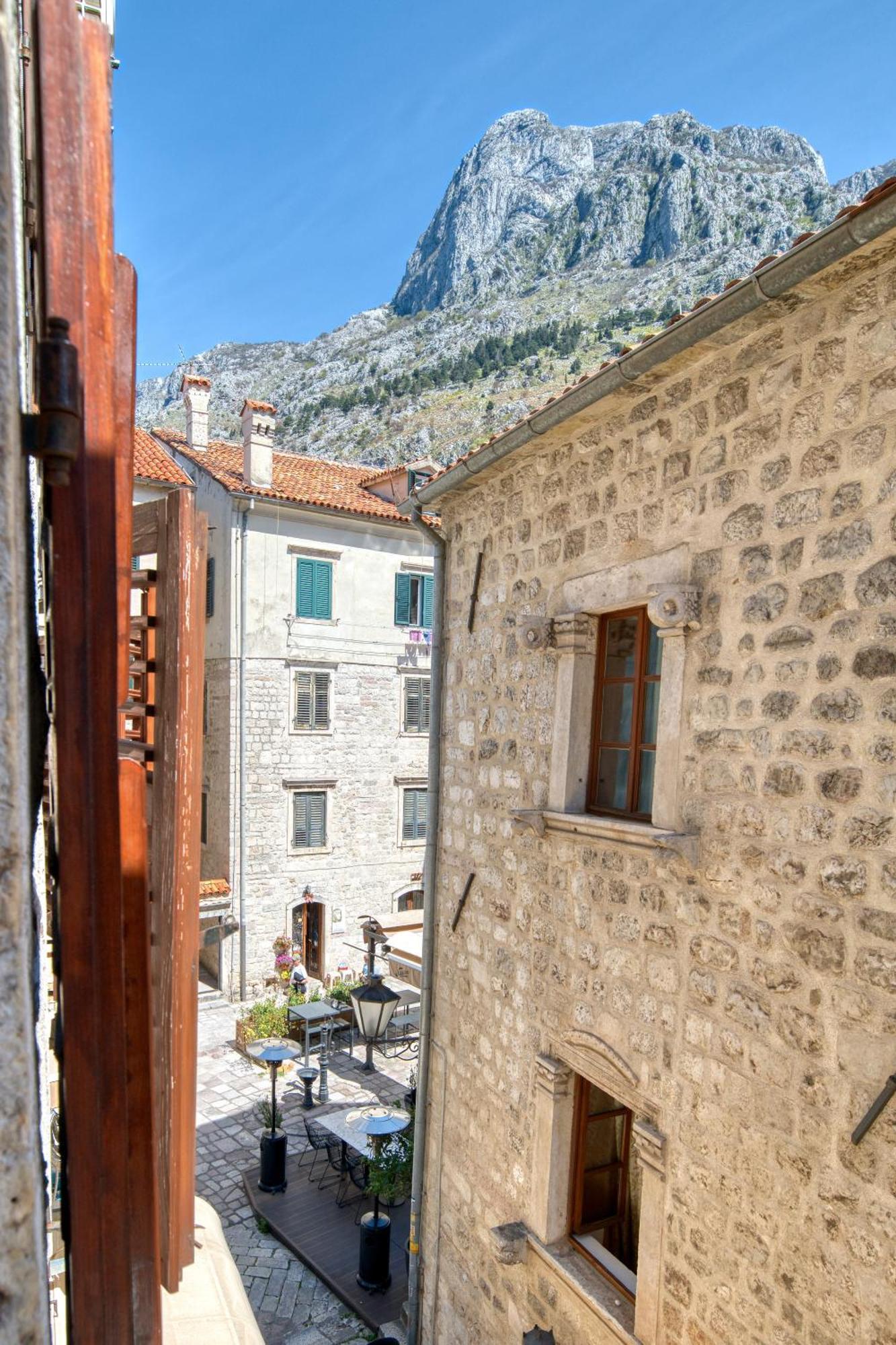 Hotel Rendez Vous Kotor Bagian luar foto