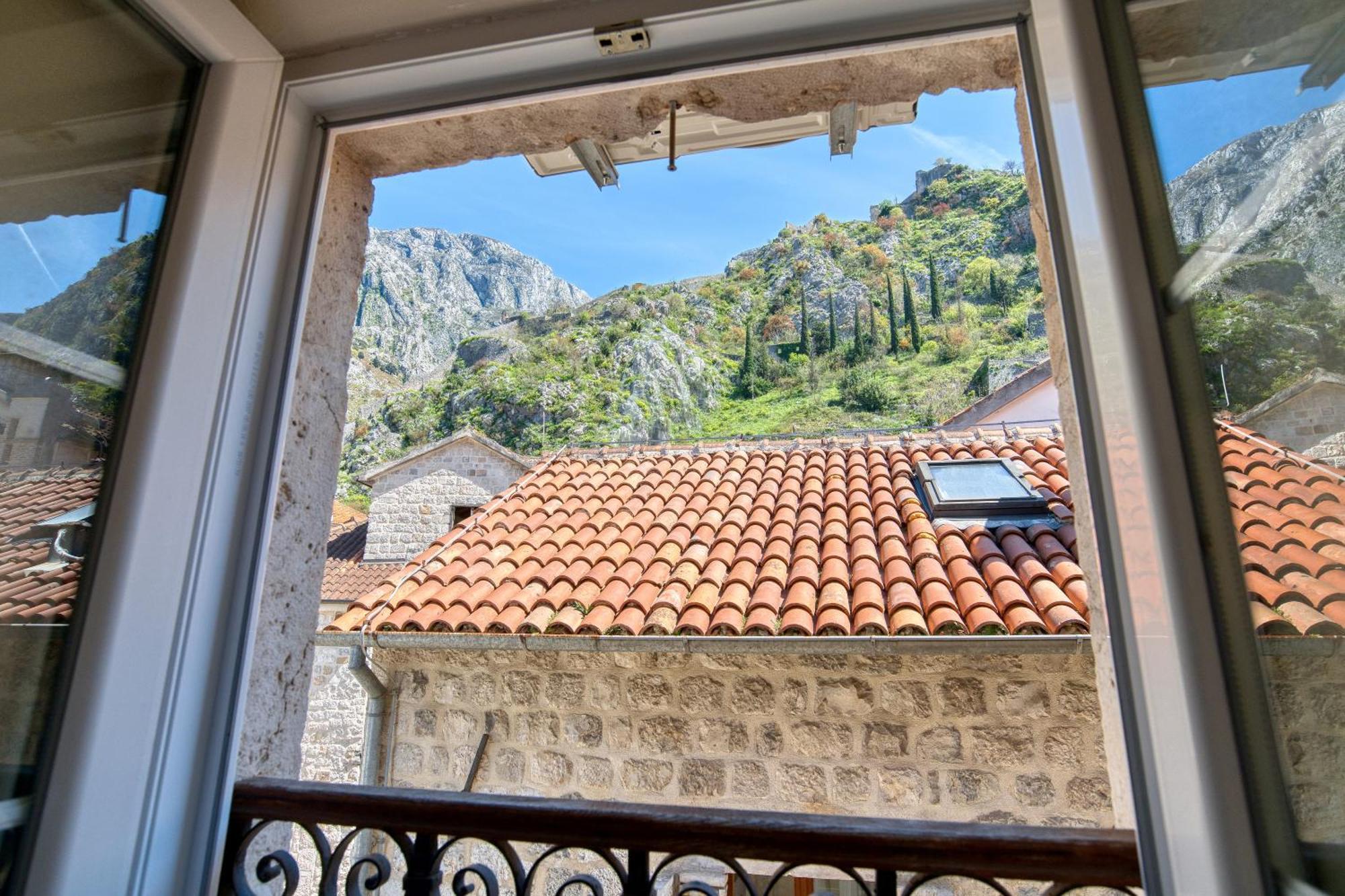 Hotel Rendez Vous Kotor Bagian luar foto
