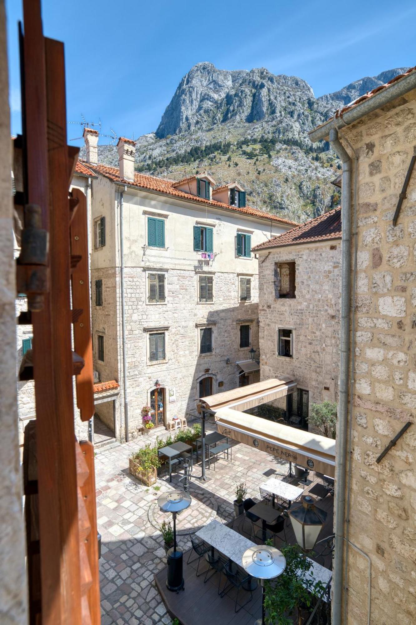 Hotel Rendez Vous Kotor Bagian luar foto
