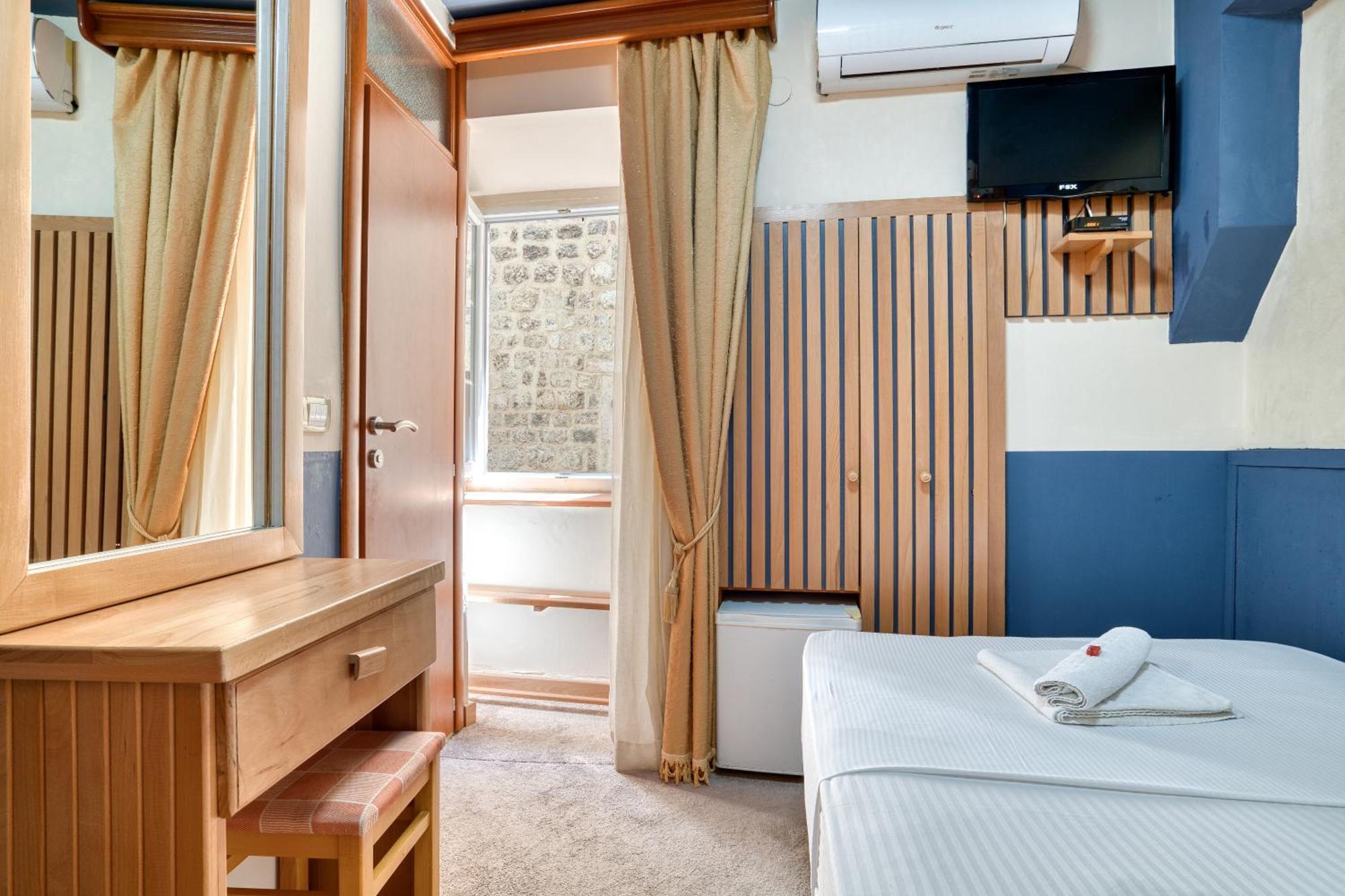 Hotel Rendez Vous Kotor Bagian luar foto
