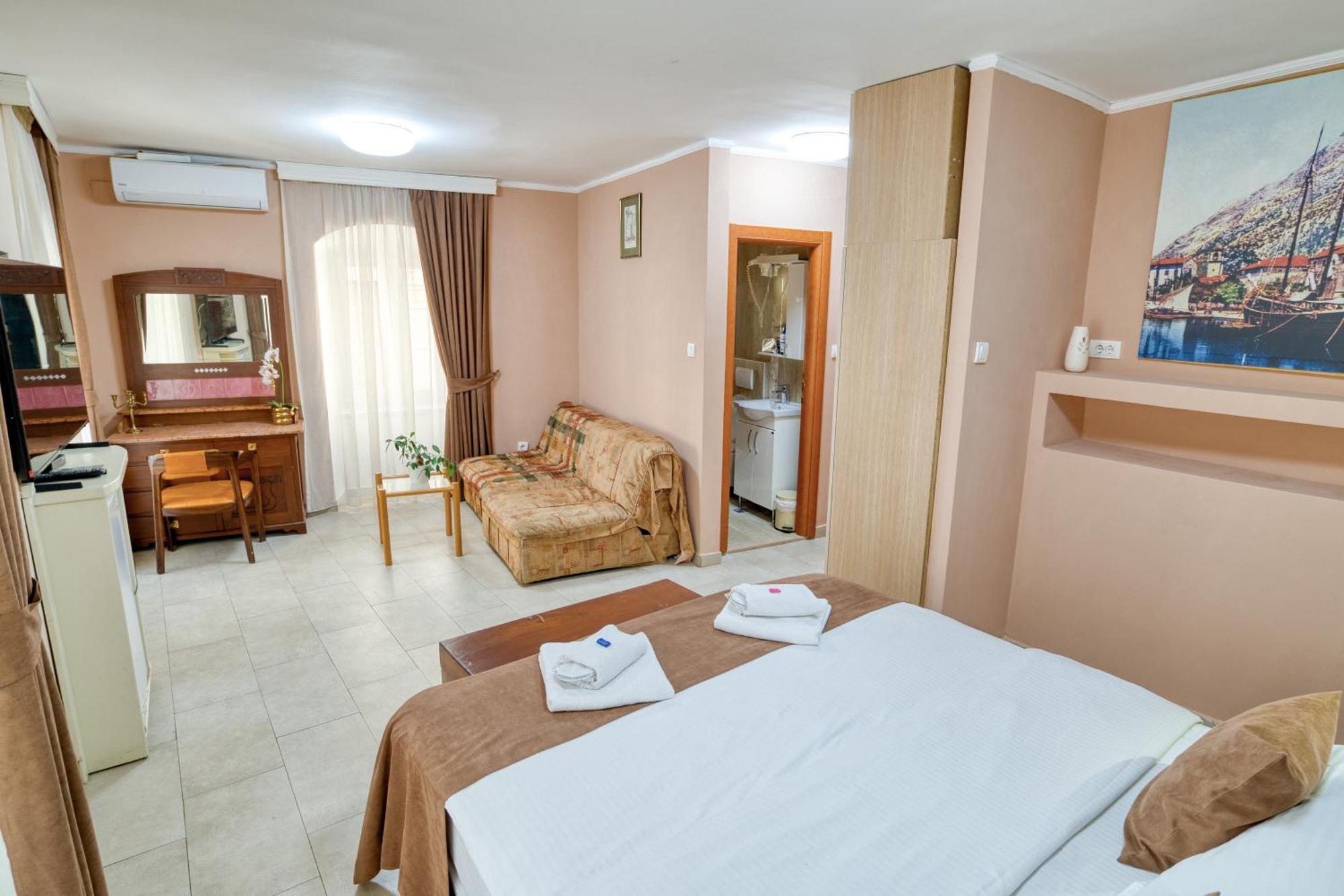 Hotel Rendez Vous Kotor Bagian luar foto