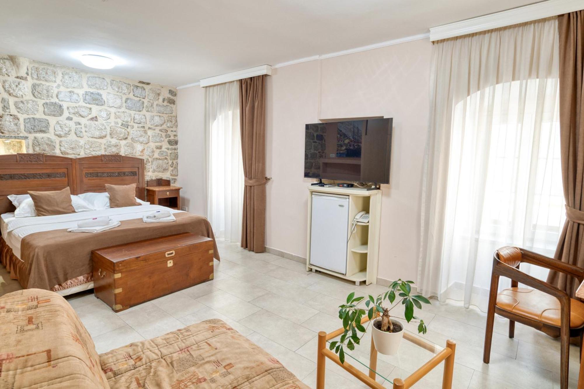 Hotel Rendez Vous Kotor Bagian luar foto