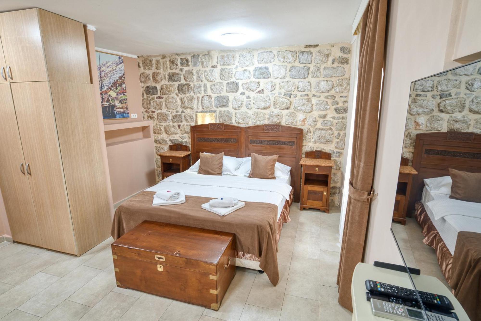Hotel Rendez Vous Kotor Bagian luar foto