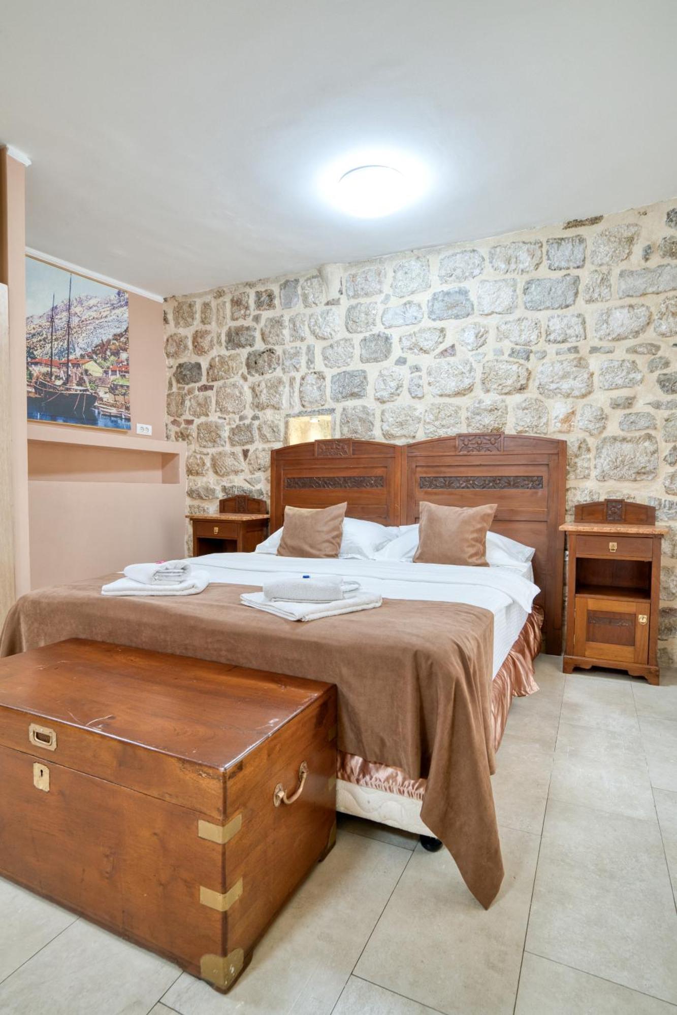 Hotel Rendez Vous Kotor Bagian luar foto