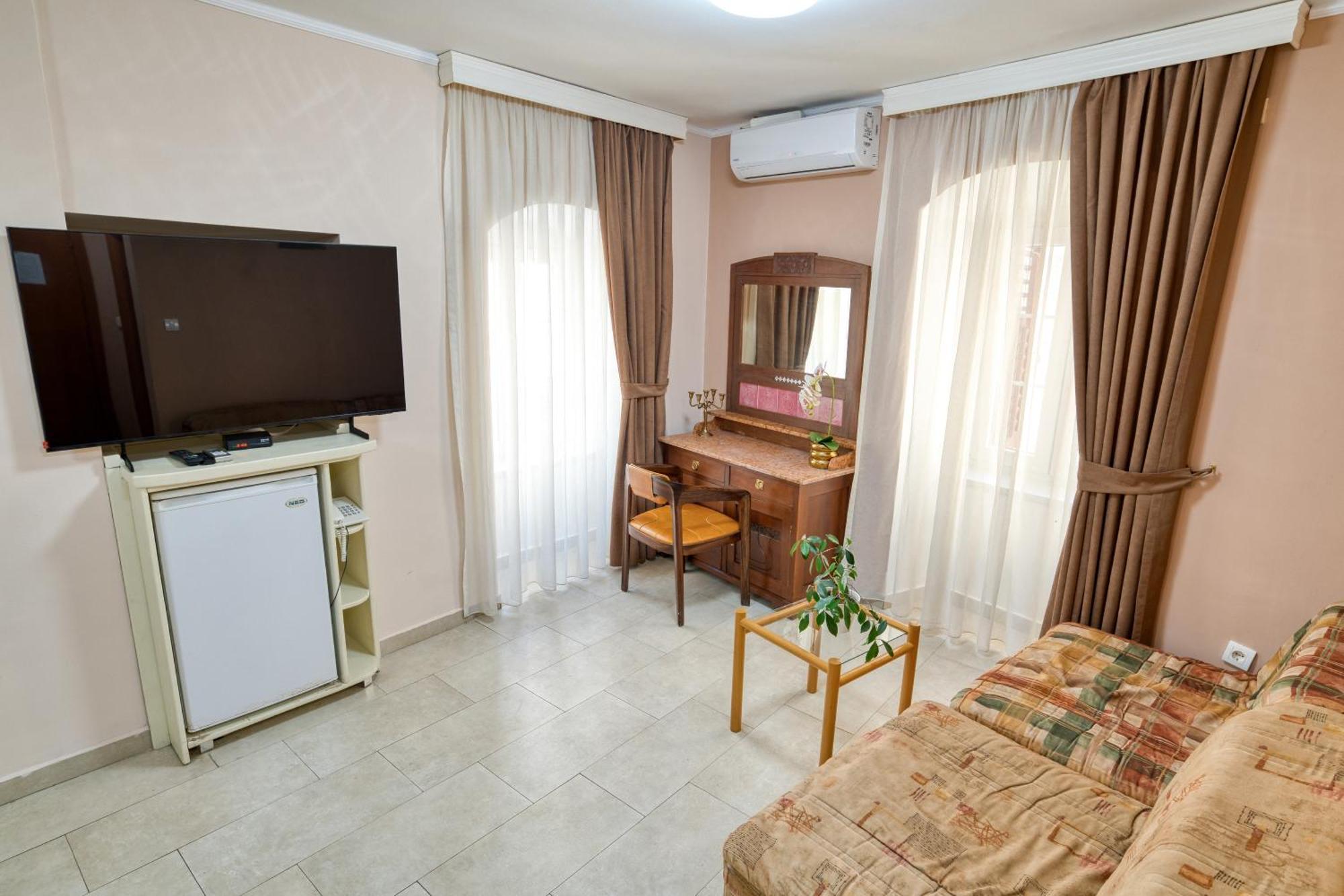 Hotel Rendez Vous Kotor Bagian luar foto