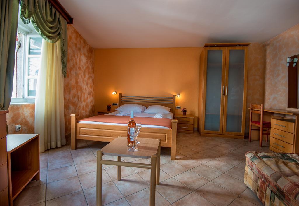 Hotel Rendez Vous Kotor Bagian luar foto